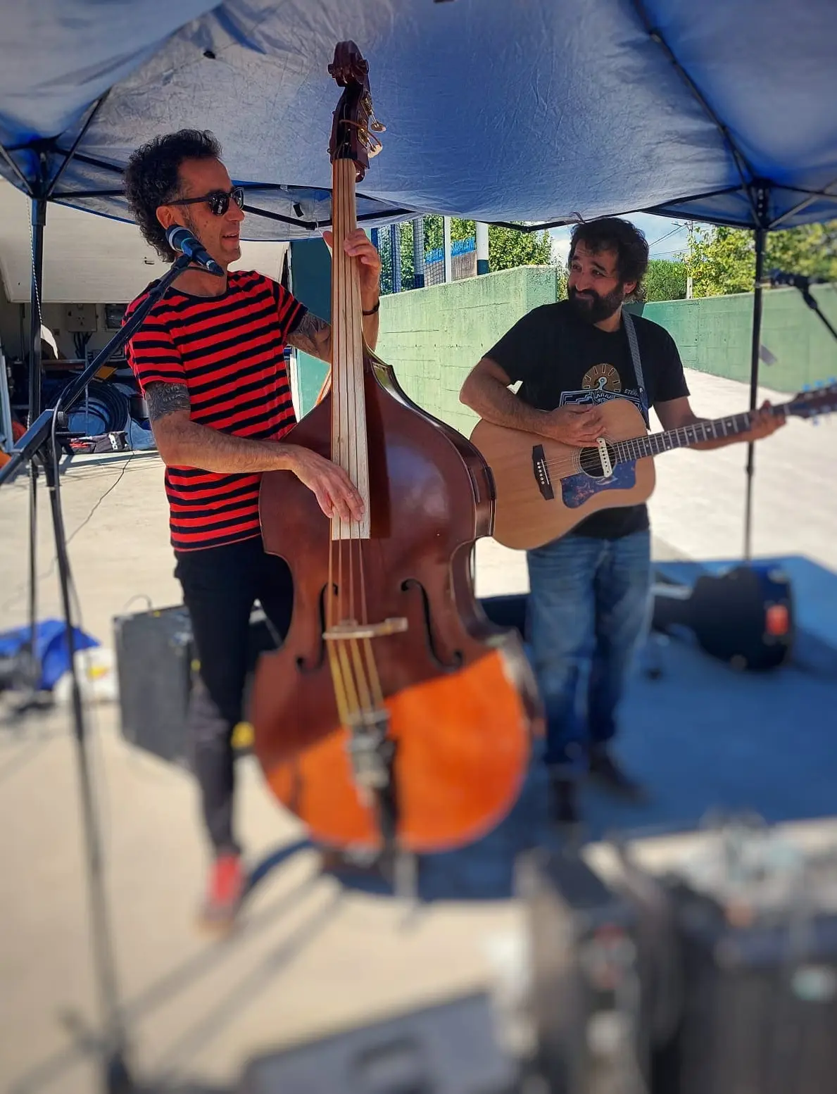 Grupo de música en directo durante el OHF